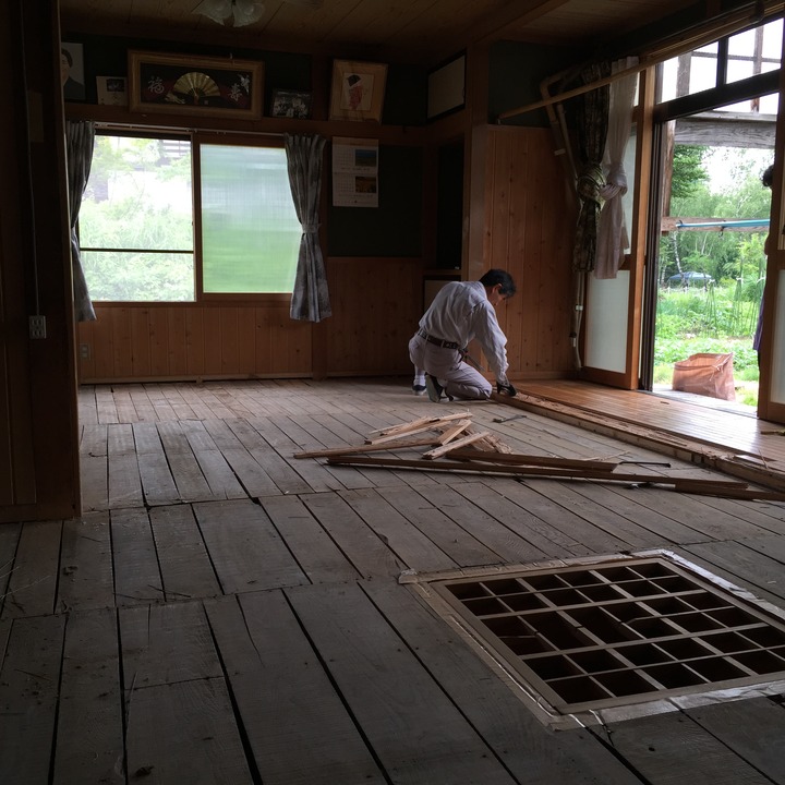 福島県耶麻郡北塩原村のお家で、和室の古くなった畳をレッドパインに張替えた内装自然素材リフォーム
