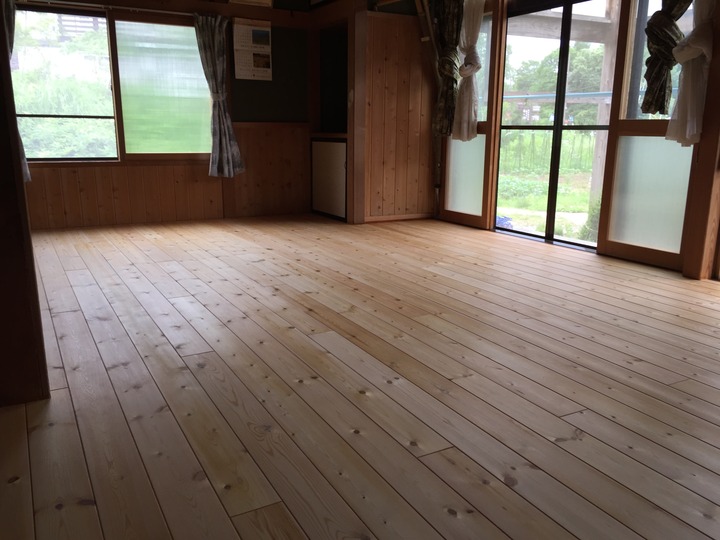 福島県耶麻郡北塩原村のお家で、和室の古くなった畳をレッドパインに張替えた内装自然素材リフォーム