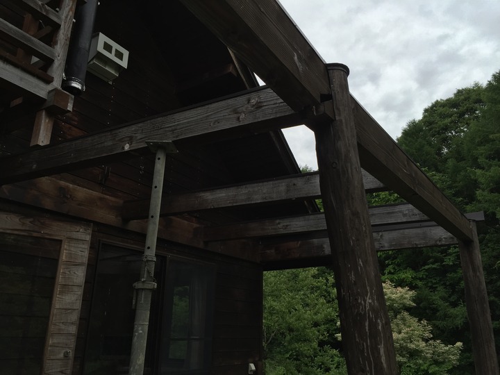 福島県耶麻郡北塩原村の別荘で雪で壊れた木製テラスを火災保険活用で修理したエクステリアリフォーム事例
