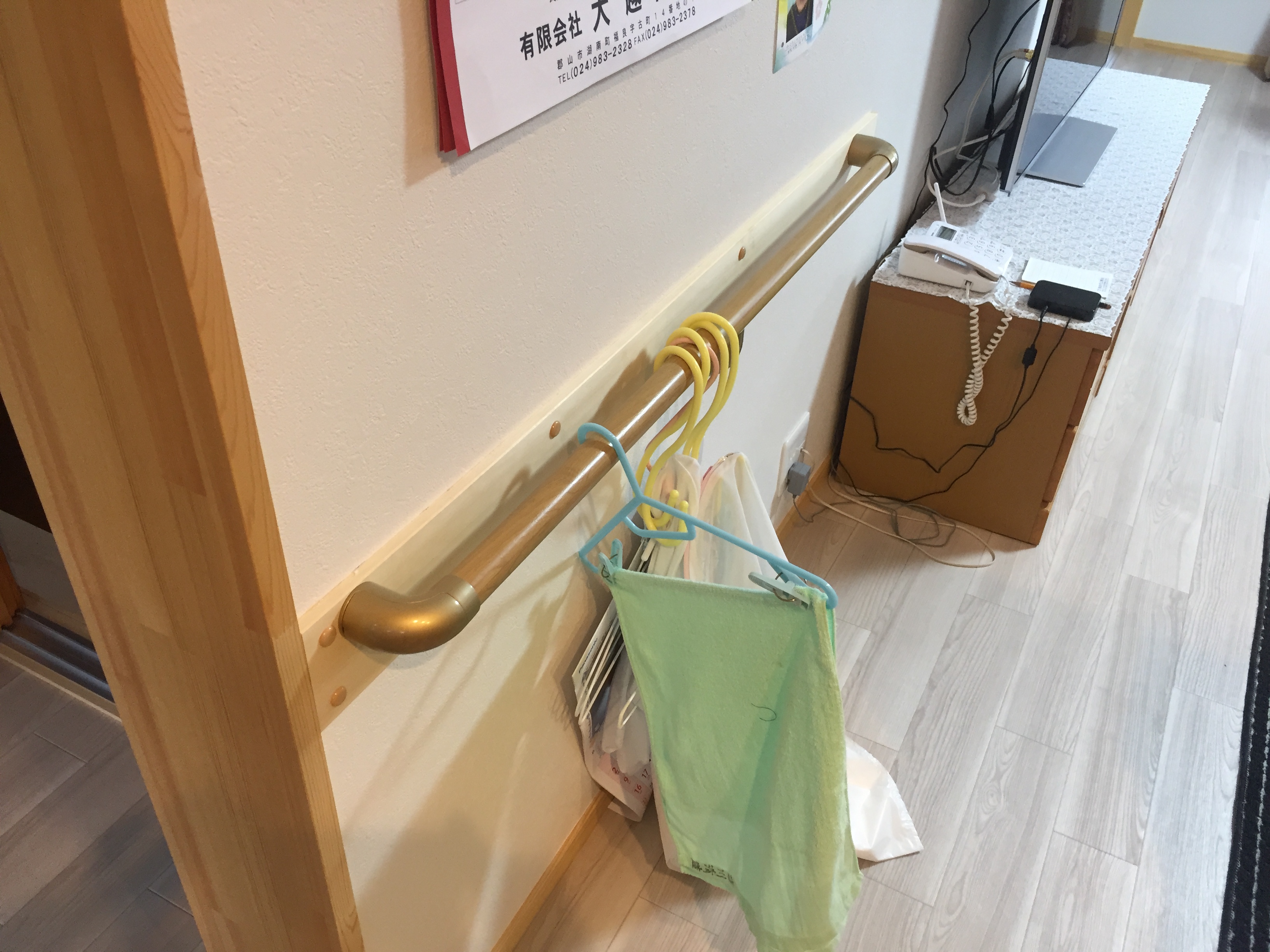 福島県耶麻郡猪苗代町の住宅で、介護保険を利用して手摺を設置した手摺リフォーム事例