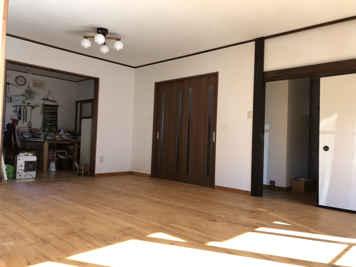 福島県会津若松市のお家で二間続きの和室をワンルームにして、レッドパインや漆喰を使った自然素材リフォーム