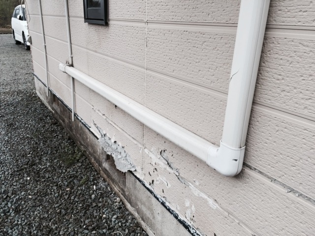 福島県耶麻郡北塩原村のペンションで、傷んだ外壁を腐りにくいレッドウッドに張替えた外壁リフォーム事例