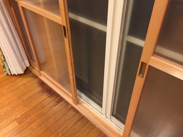 福島県耶麻郡猪苗代町の住宅で、木製内窓を設置しビニールクロスから漆喰に塗り替えた内装リフォーム事例