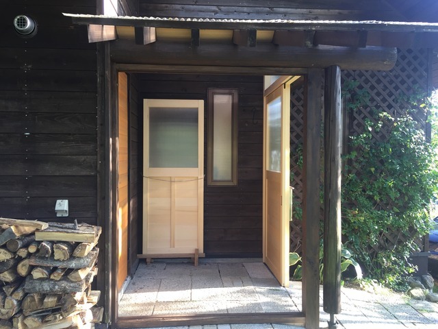 福島県耶麻郡北塩原村の別荘で、雪対策に風除室を設置したエクステリアリフォーム事例