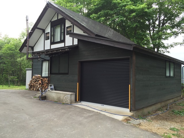 福島県耶麻郡北塩原村の別荘で除雪の負担を軽減するために車庫を増築したリフォーム事例