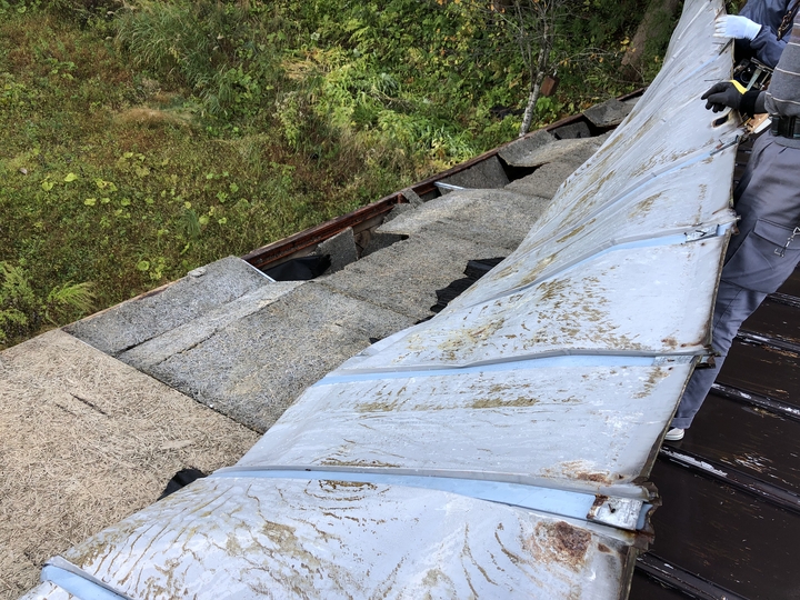 福島県耶麻郡北塩原村で台風で剥がされた屋根を火災保険を使って修理した外装リフォーム