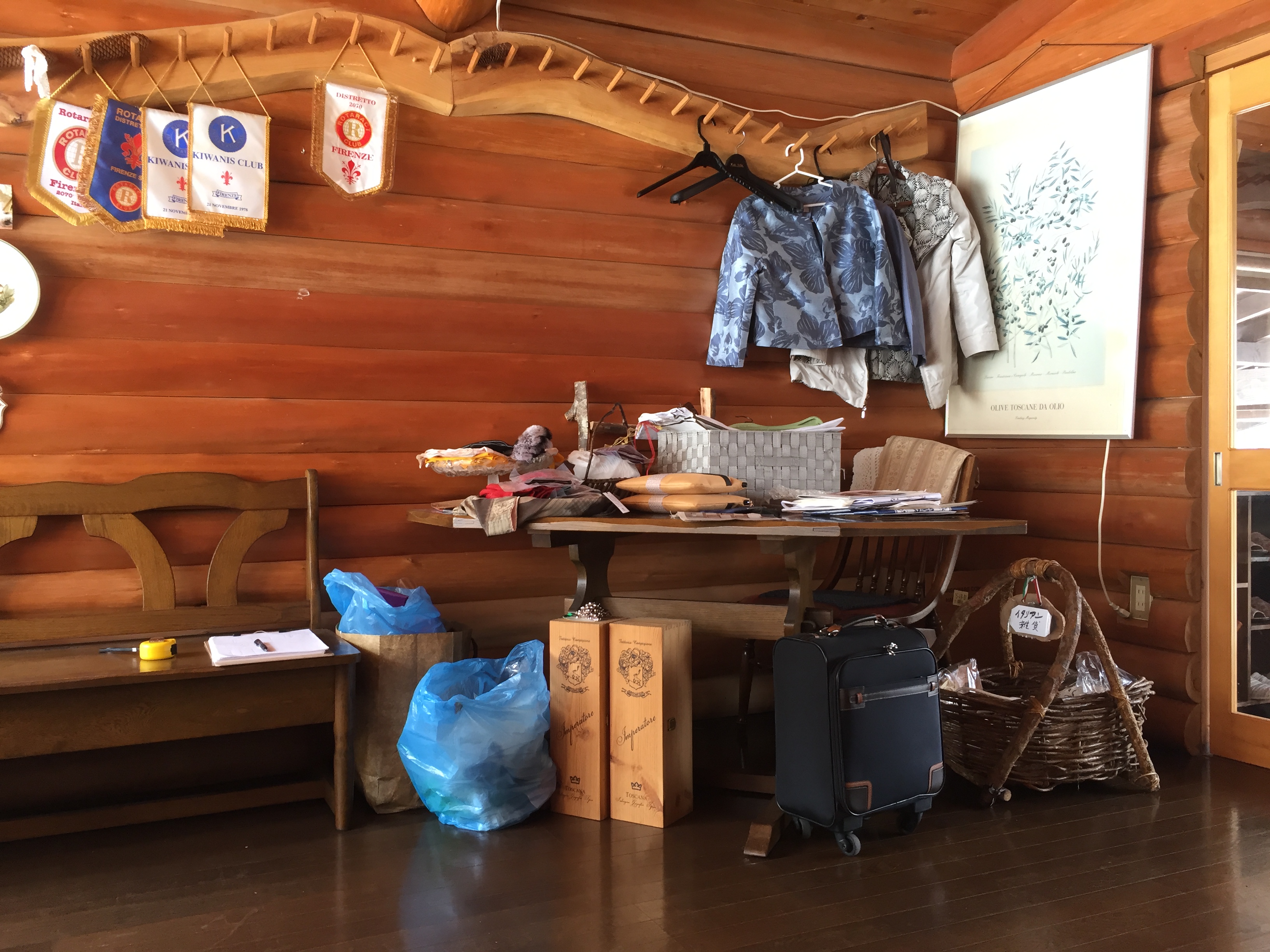 福島県耶麻郡北塩原村のレストランに納品したオーダーメイドの収納棚