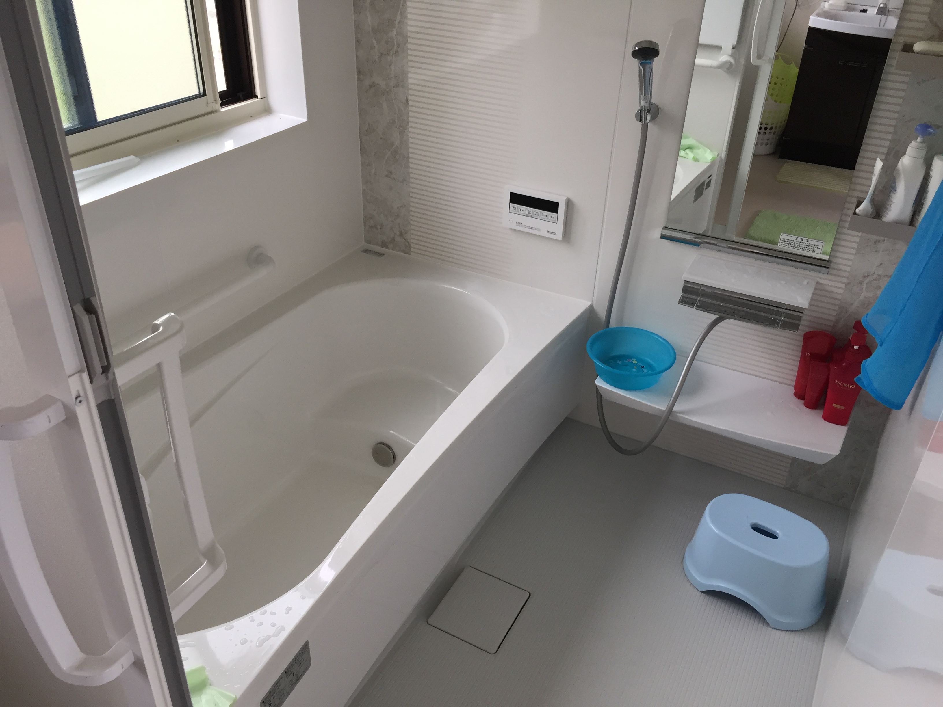 福島県会津若松市の住宅で、タカラスタンダード製のお風呂と台所に交換した水回りリフォーム事例