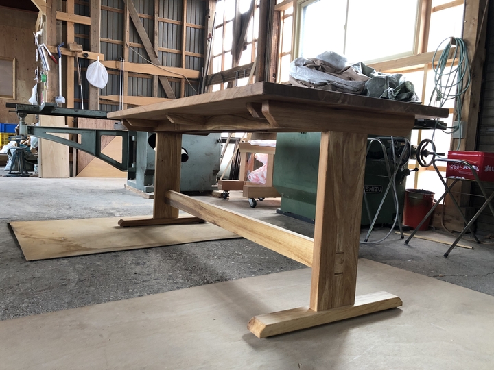 福島県耶麻郡北塩原村のお家で、けやき材を使用しダイニングテーブルを製作納品したオーダーメイド家具事例