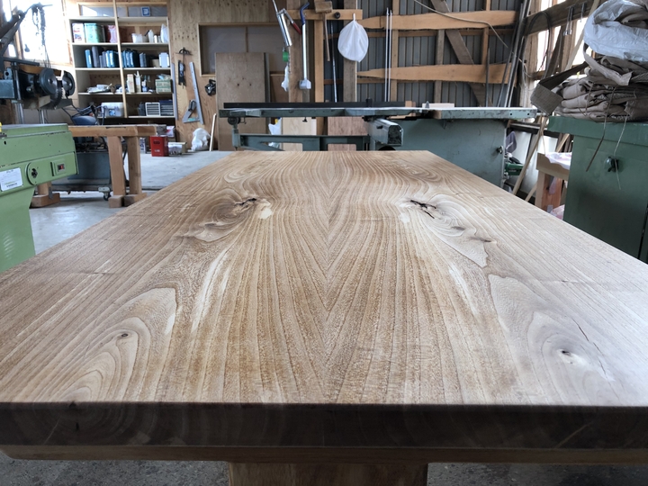 福島県耶麻郡北塩原村のお家で、けやき材を使用しダイニングテーブルを製作納品したオーダーメイド家具事例
