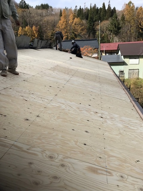 福島県耶麻郡北塩原村で台風で剥がされた屋根を火災保険を使って修理した外装リフォーム